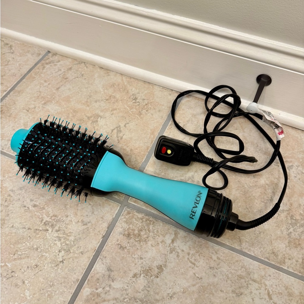 Revlon Mint Hair Dryer and Hot Air Brush - Picture 2 of 4